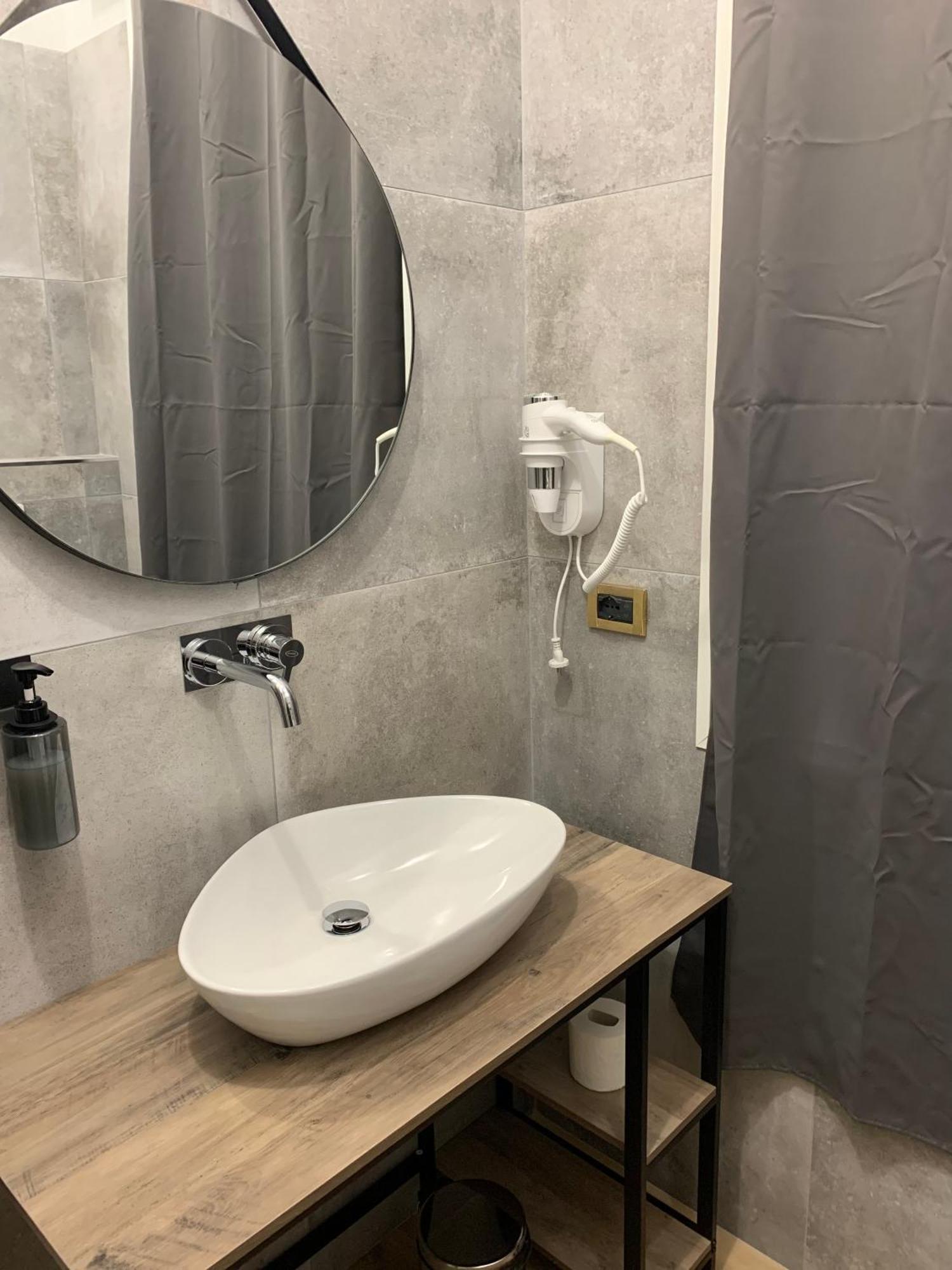 Riva Reno 4 Rooms Болонья Экстерьер фото